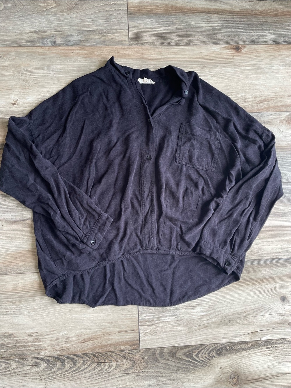 ⭐️3 for $8⭐️ see shop for more items!
Soft boxy fit blouse